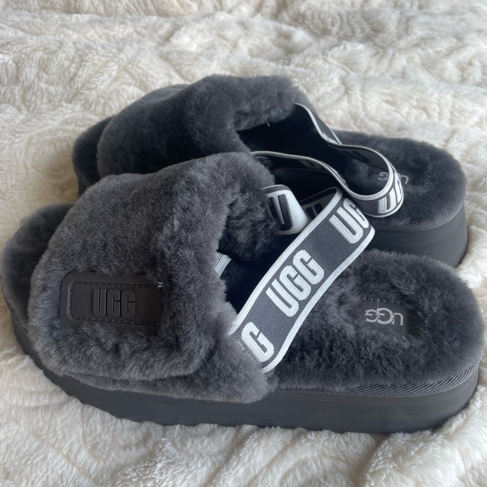 COPY - Brand new Ugg slipper size 8 can fit a 7
